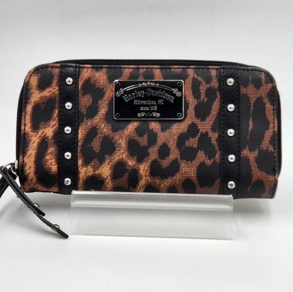Harley-Davidson Handbags - EUC Harley-Davidson Women's Leopard Printed Zipper Wristlet Clutch